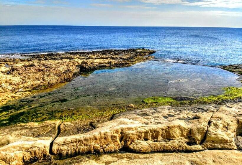 پانسیون Charming Rooms With A Seaview