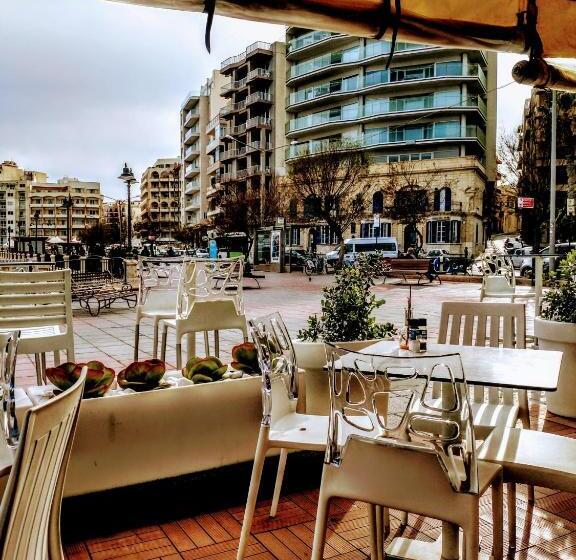 پانسیون Charming Rooms With A Seaview