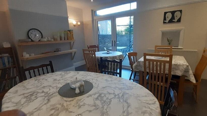 پانسیون Shenandoah House