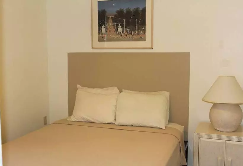 Condor Motel   Beach Block