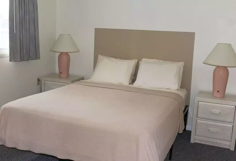 Condor Motel   Beach Block