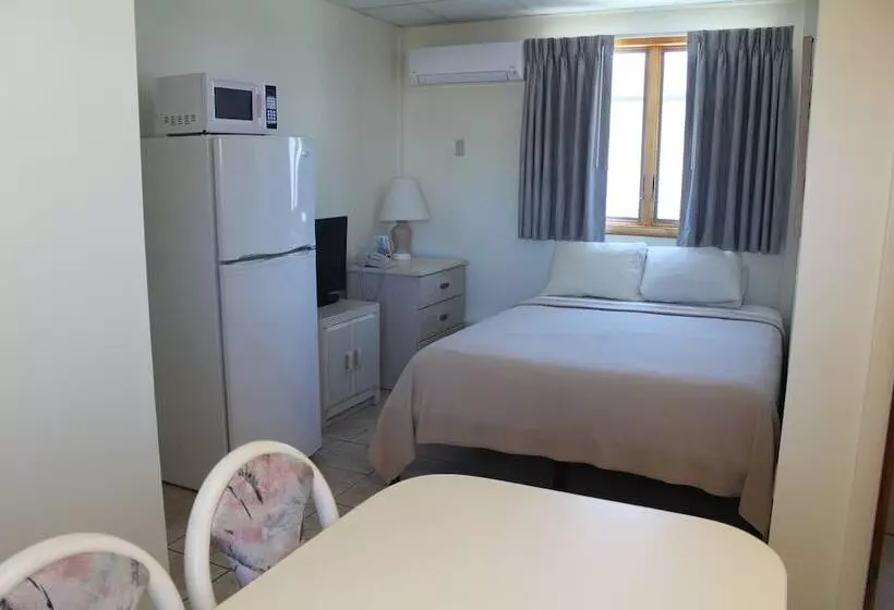 Condor Motel   Beach Block