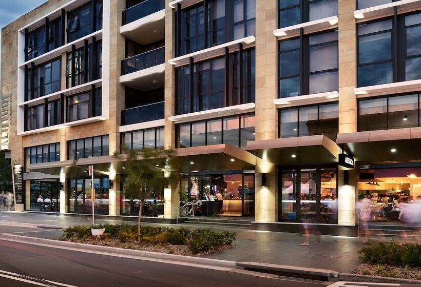 Отель Meriton Suites Church Street, Parramatta