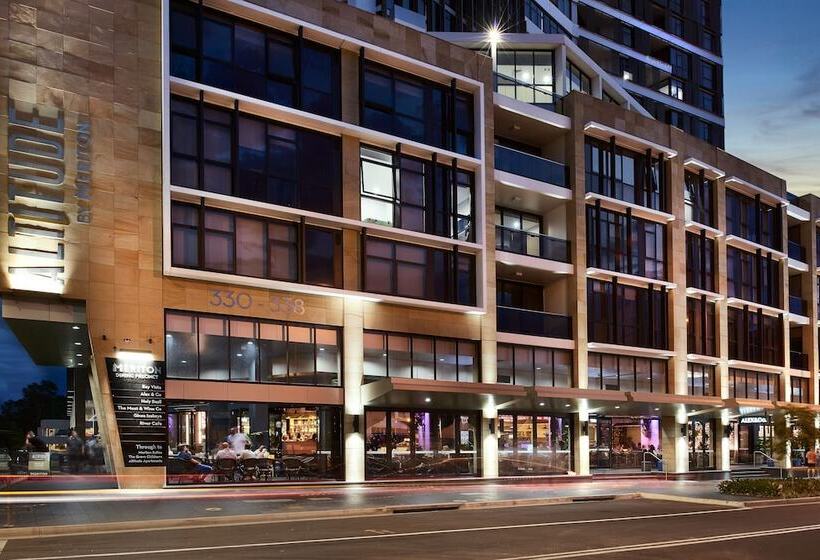 Отель Meriton Suites Church Street, Parramatta