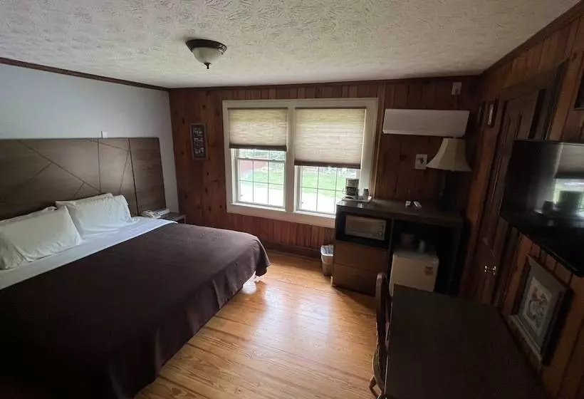 Hotelli Smoky Falls Lodge