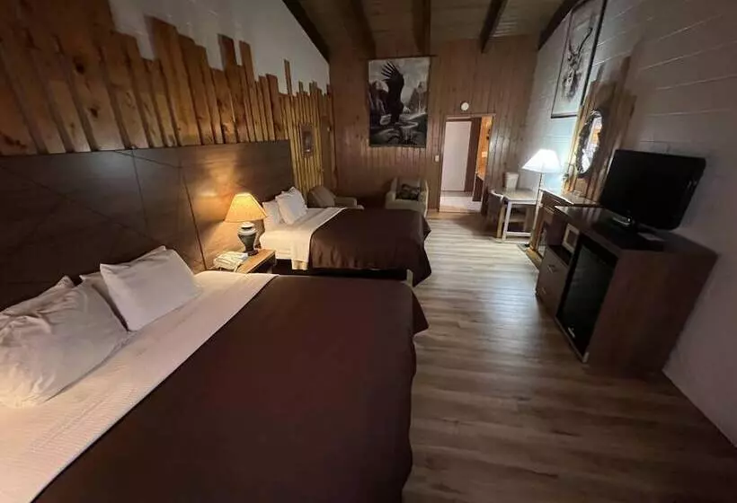 Hotelli Smoky Falls Lodge