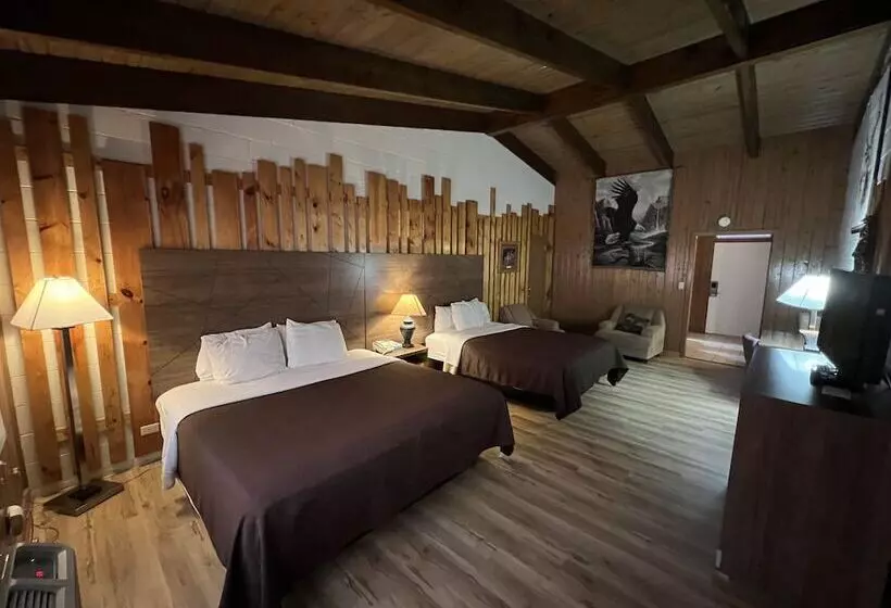 Hotelli Smoky Falls Lodge