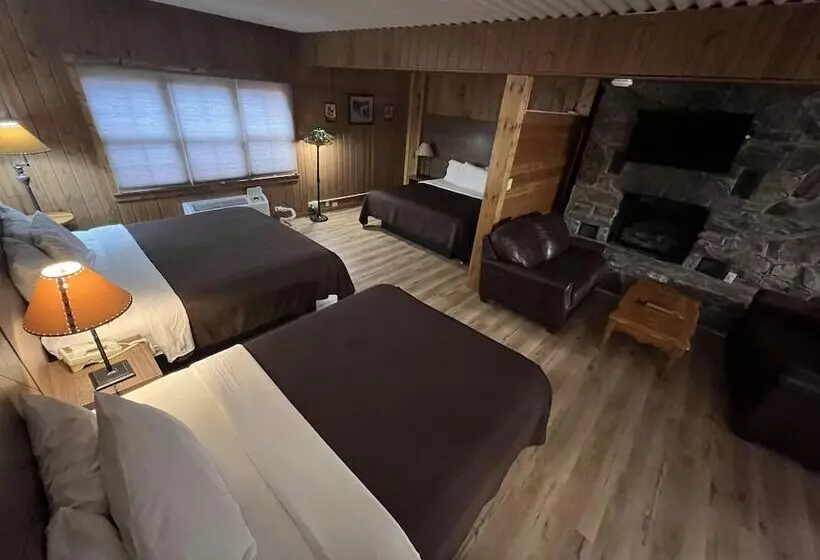 Hotelli Smoky Falls Lodge