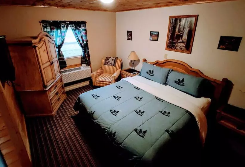 Hotelli Smoky Falls Lodge