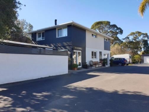 فندق على الطريق The Lodge Broulee