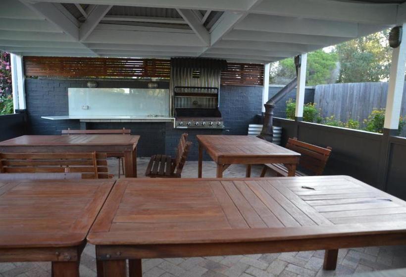 فندق على الطريق The Lodge Broulee