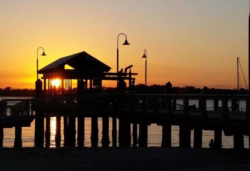 On The Bay Apartments