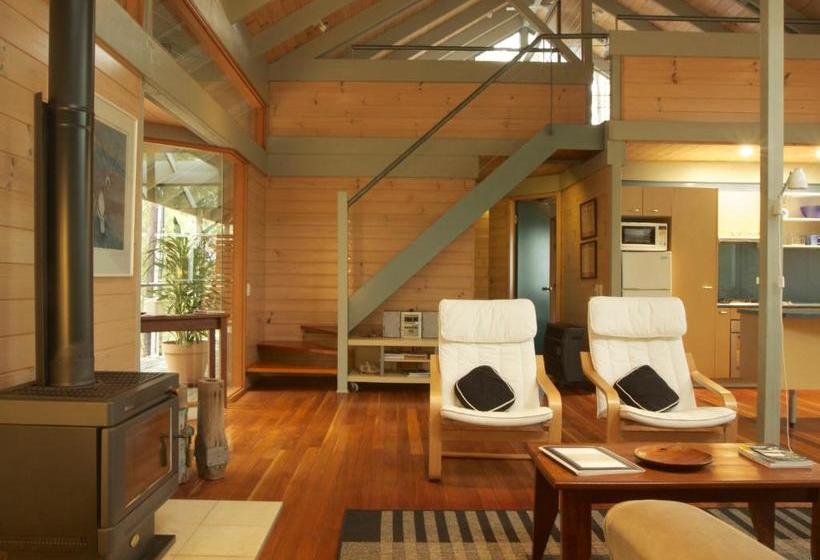 Пансион Bombah Point Eco Cottages
