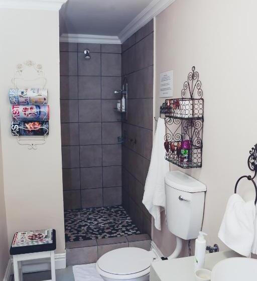 Пансион Station House Simondium