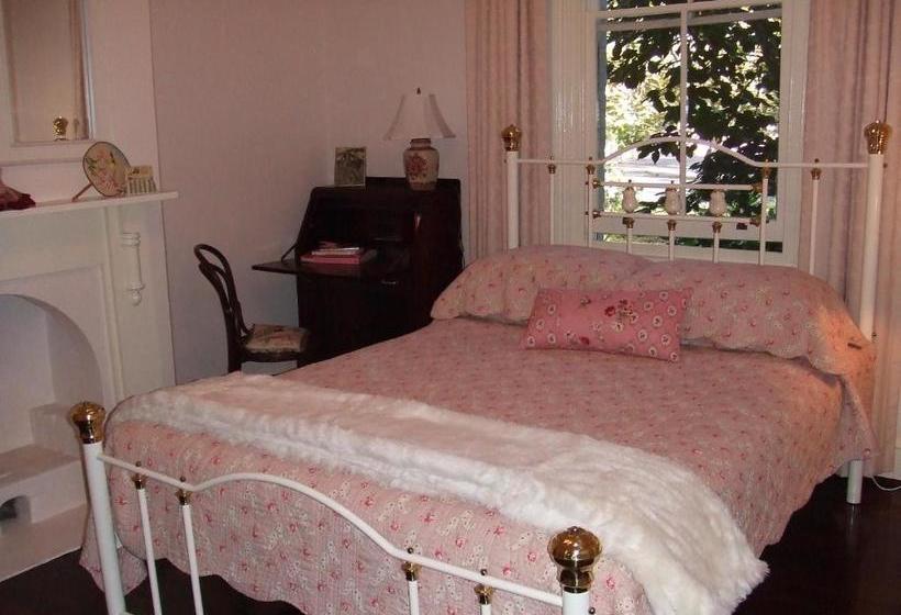 Woodlands Of Bridgetown B&b