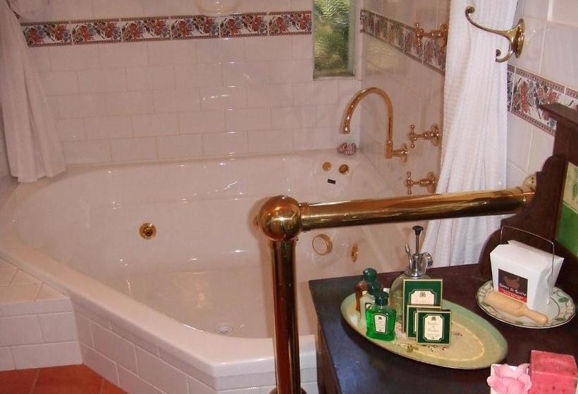 Woodlands Of Bridgetown B&b