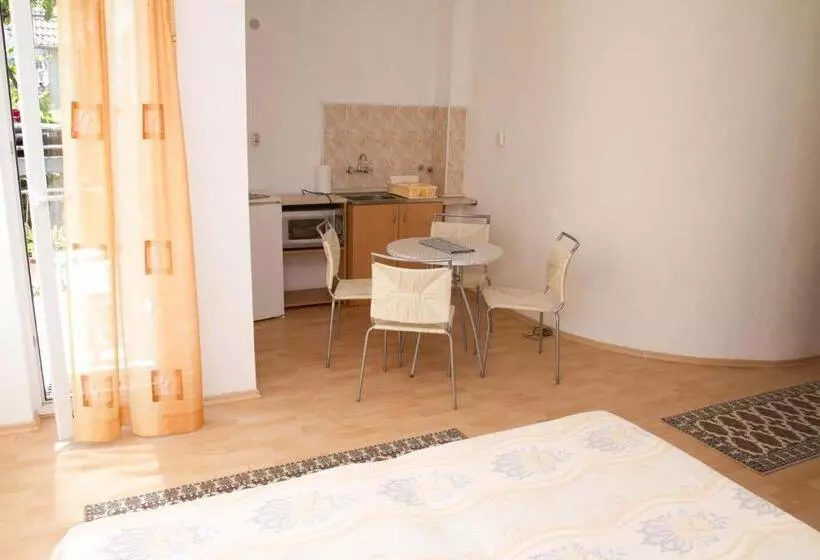 پانسیون Guest House Sokratovi