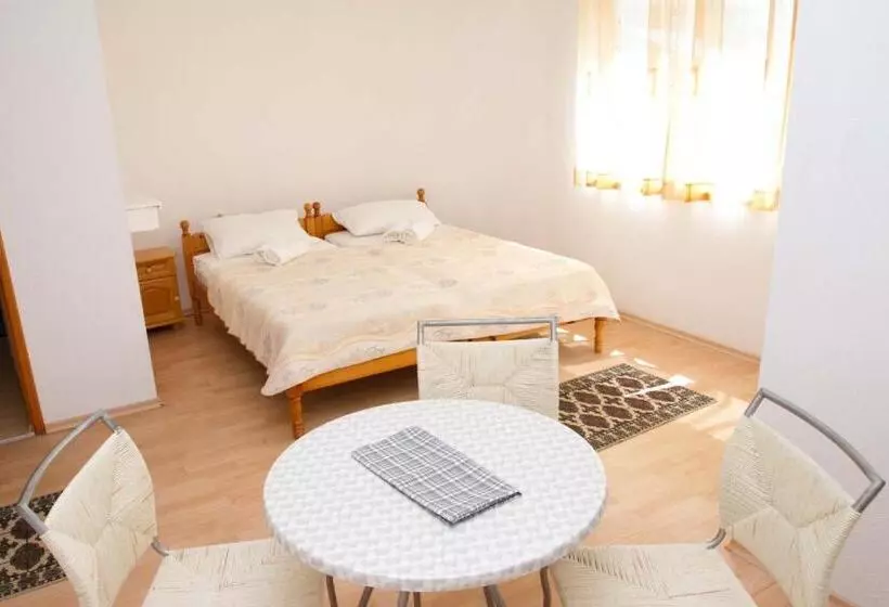 پانسیون Guest House Sokratovi