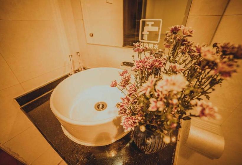 Ruo Chujian Youth Hostel