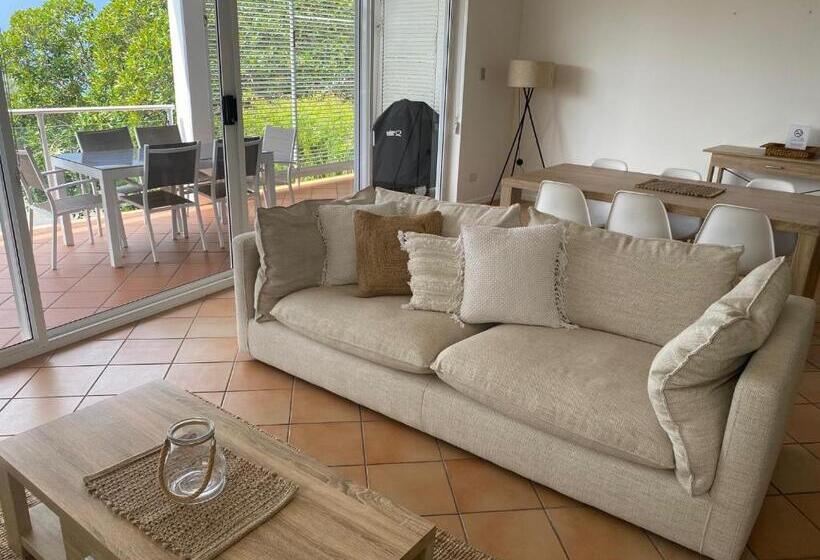 Aqua Promenade Beachfront Holiday Apartments