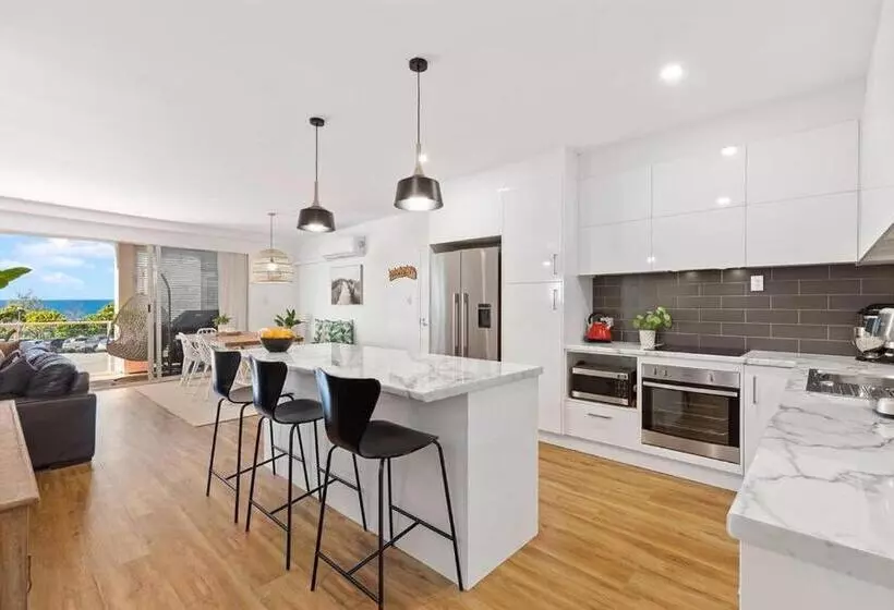 Aqua Promenade Beachfront Holiday Apartments