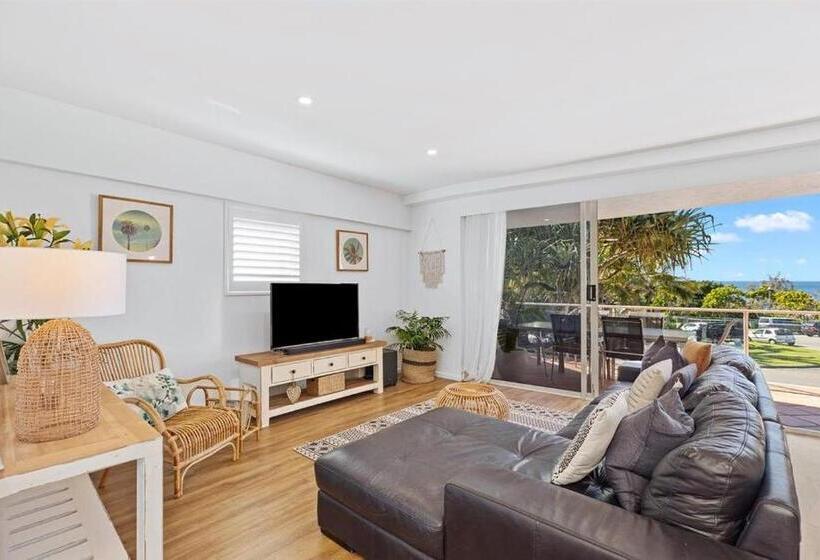 Aqua Promenade Beachfront Holiday Apartments