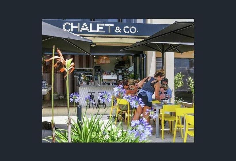 Aqua Promenade Beachfront Holiday Apartments