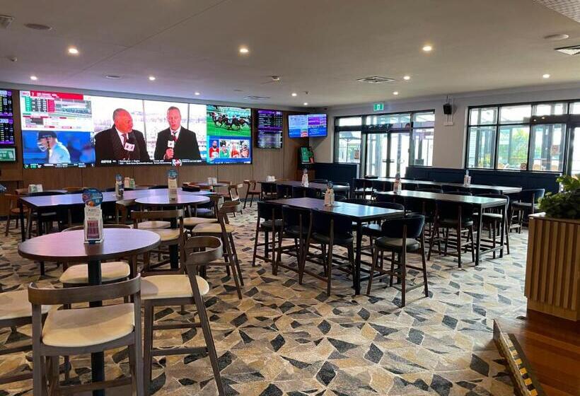 Meadowbrook Hotel Brisbane