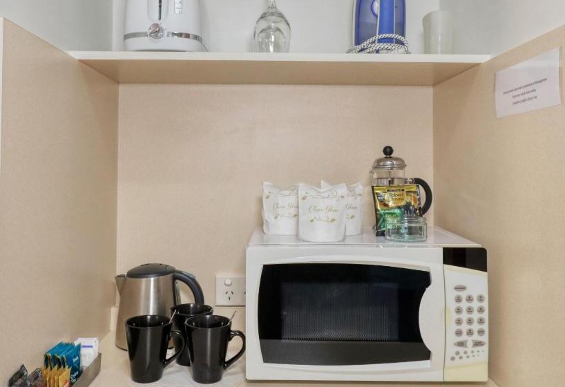 فندق على الطريق Southern Comfort Motor Inn