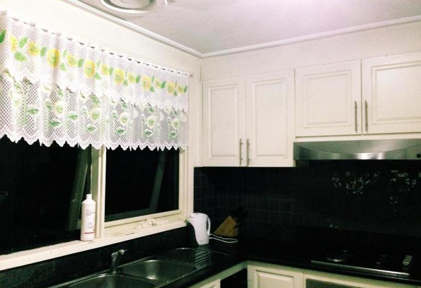 Пансион Doncaster Westfield Home Stay