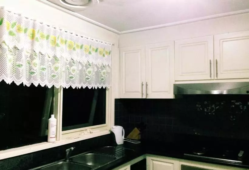 پانسیون Doncaster Westfield Home Stay