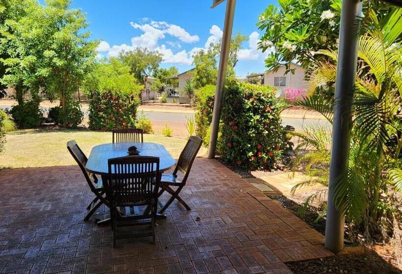 Курорт Samson Beach Chalets