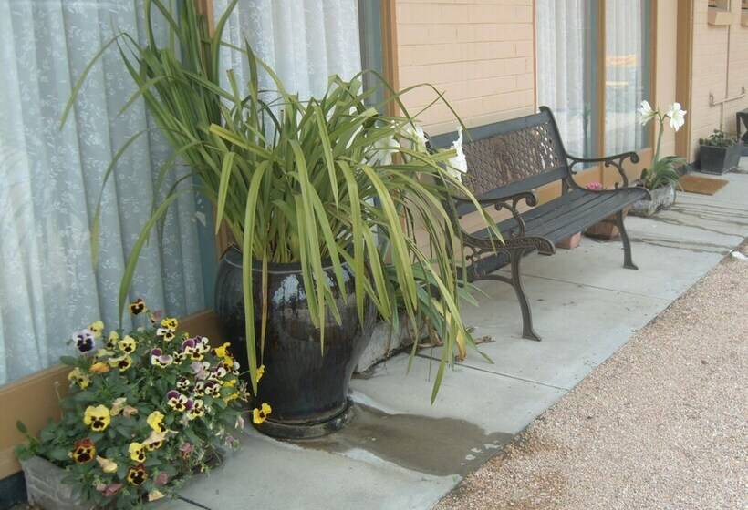 Travellers Rest Motel