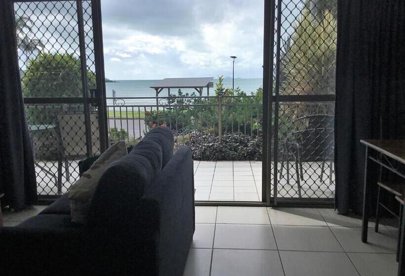 Whitsunday Waterfront Apartments