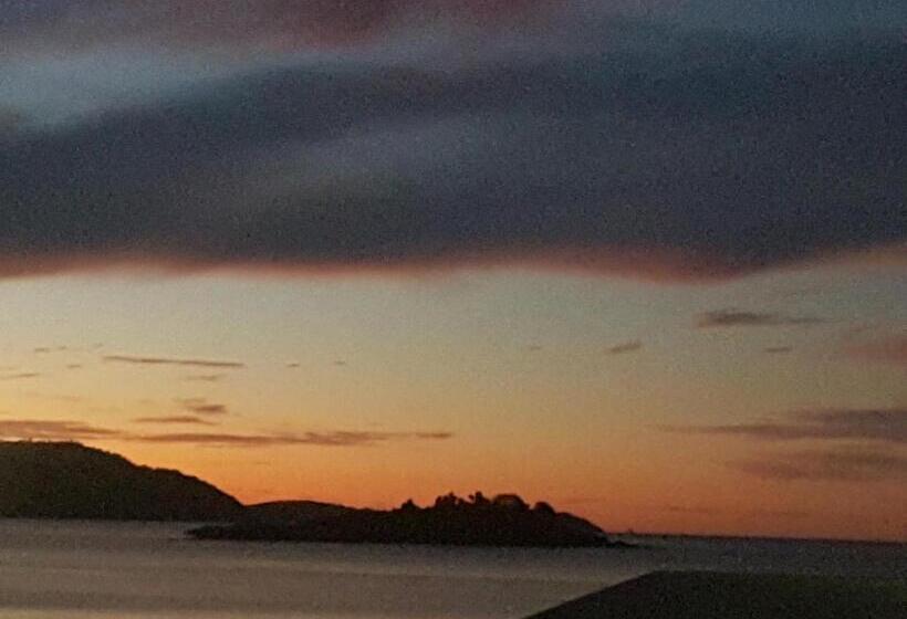 Whitsunday Waterfront Apartments