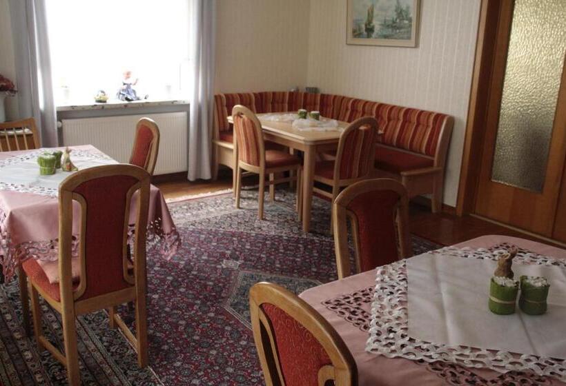 הוסטל Weinfelderhof