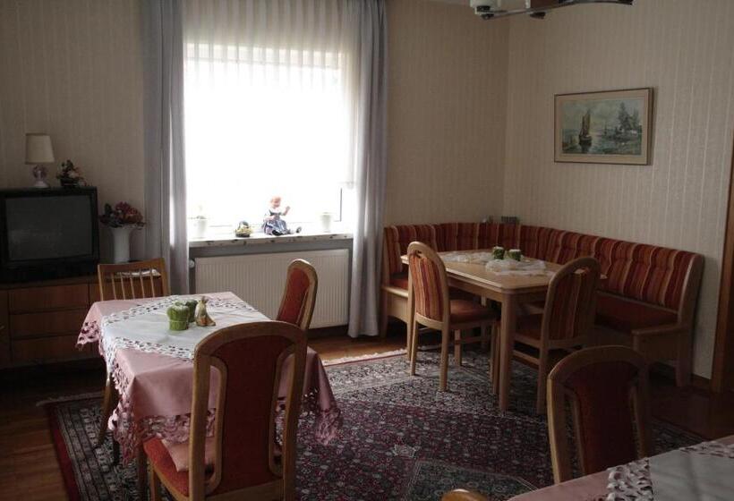 הוסטל Weinfelderhof