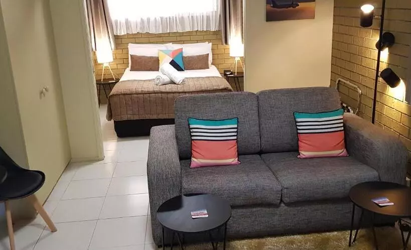 Gold Coast Airport Motel   Only 300 Meters To Airport Terminal