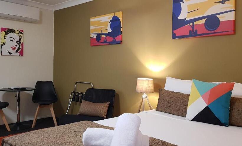 Gold Coast Airport Motel   Only 300 Meters To Airport Terminal