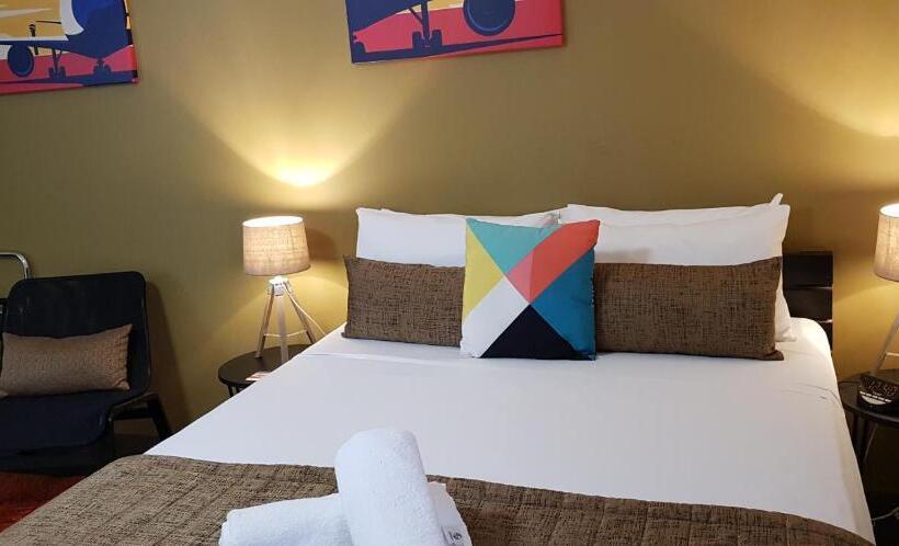 Gold Coast Airport Motel   Only 300 Meters To Airport Terminal