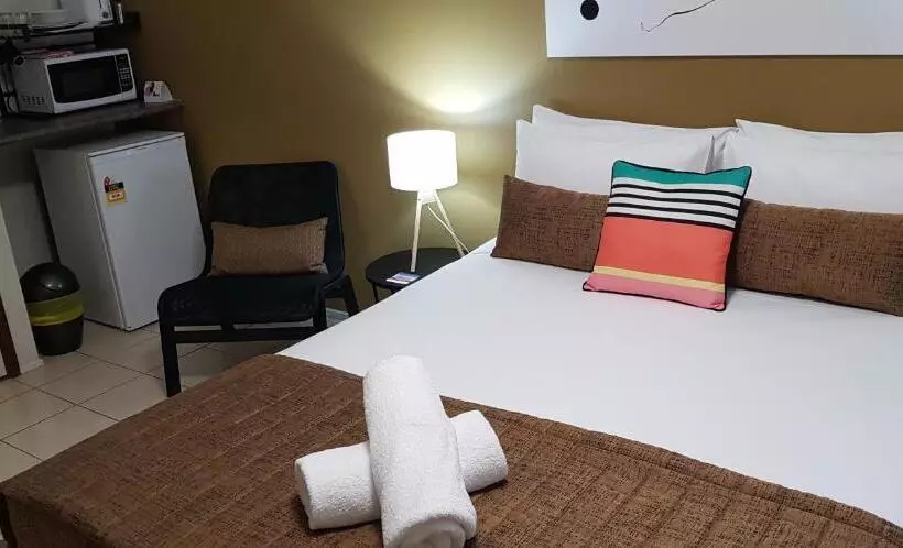 Gold Coast Airport Motel   Only 300 Meters To Airport Terminal