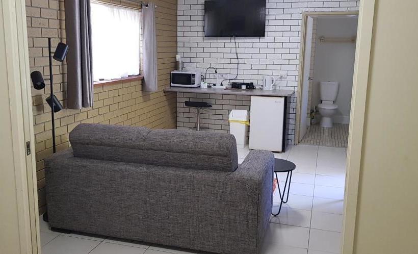 Gold Coast Airport Motel   Only 300 Meters To Airport Terminal