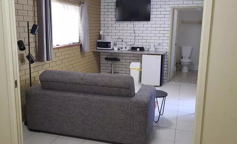 Gold Coast Airport Motel   Only 300 Meters To Airport Terminal