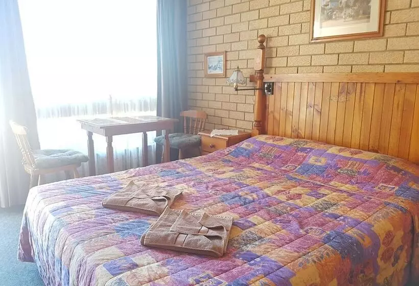 Lake Front Motel