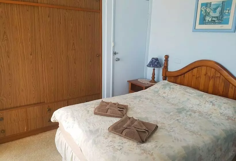 Lake Front Motel