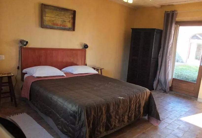 ペンション La Pierre Folle Chambres D Hôtes