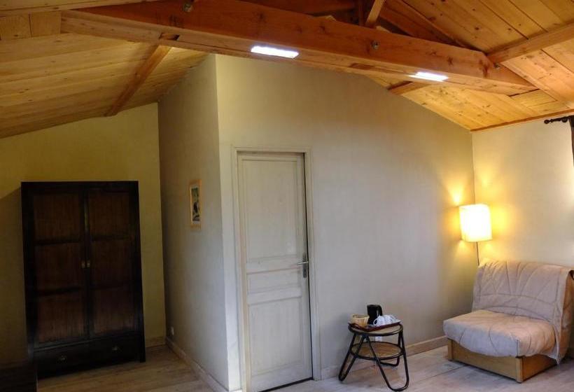 بنسيون La Pierre Folle Chambres D Hôtes