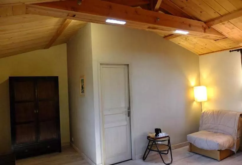 ペンション La Pierre Folle Chambres D Hôtes