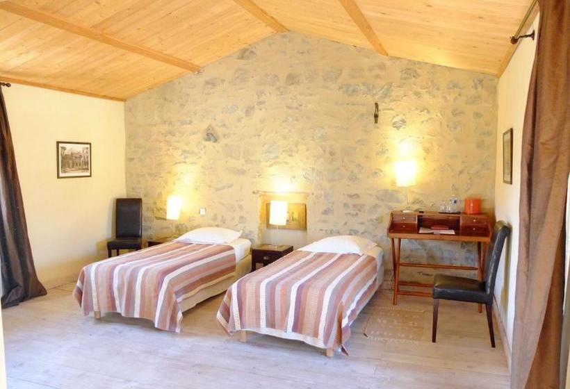 بنسيون La Pierre Folle Chambres D Hôtes