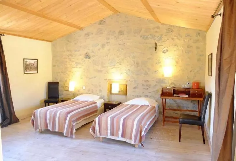 ペンション La Pierre Folle Chambres D Hôtes